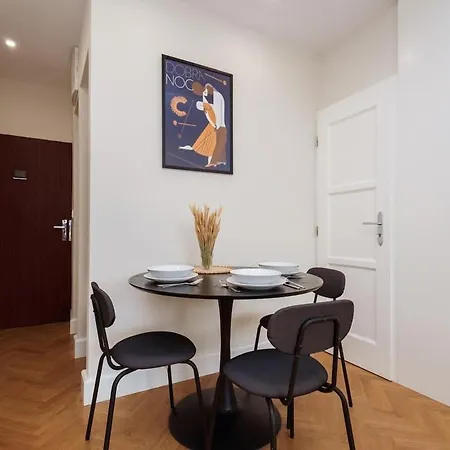 Charming Train Lines Apartmán