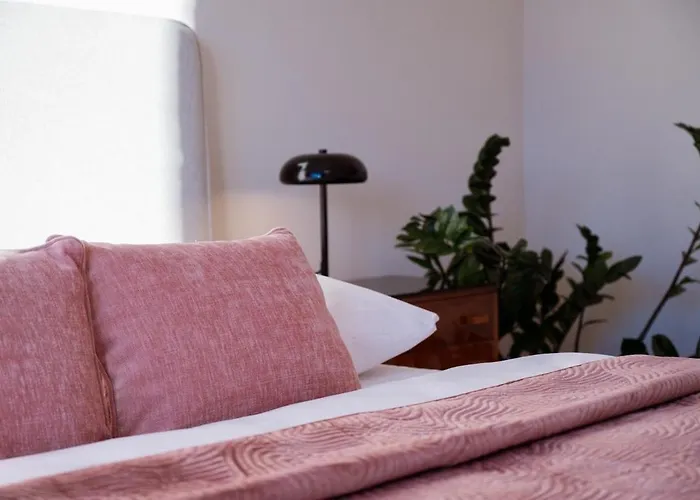 Charming Train Lines Lägenhet