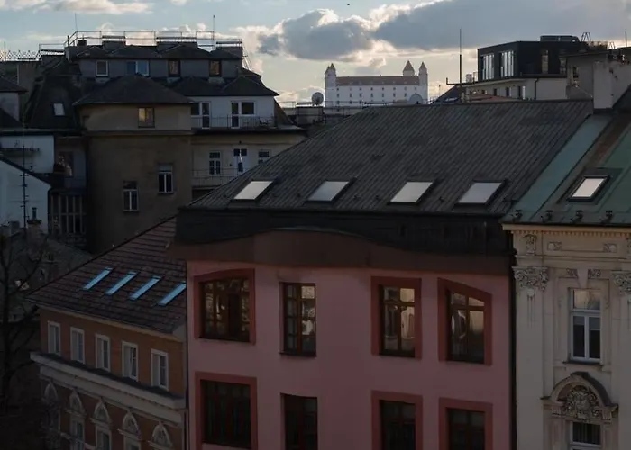 Lägenhet Charming Train Lines Bratislava