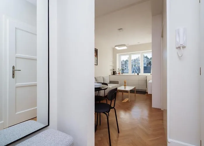 Charming Train Lines Lägenhet