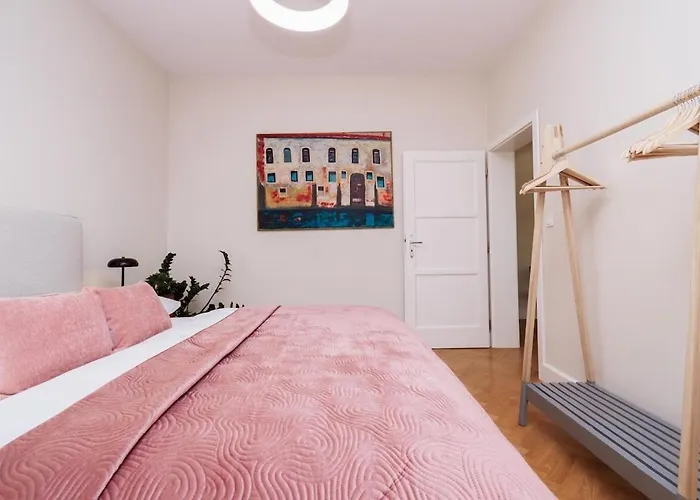 Charming Train Lines Lägenhet